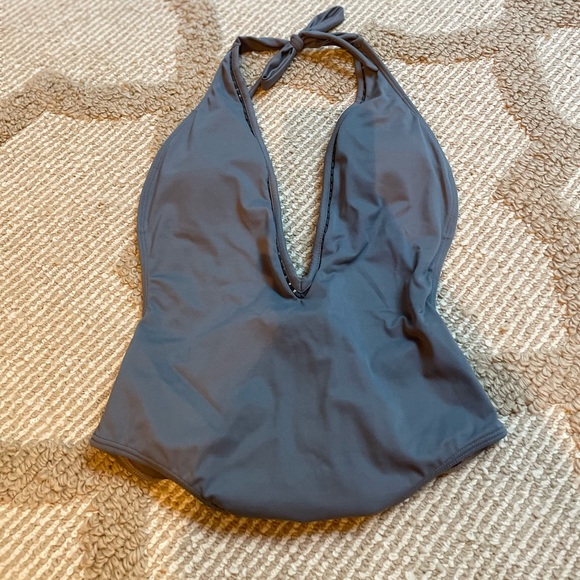 One piece bathing suit - Picture 3 of 4